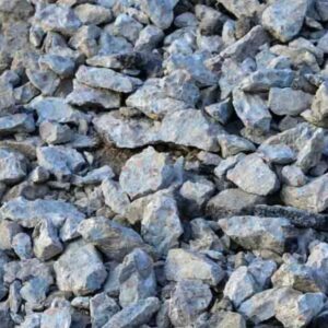 Le béton recyclé MR-2 en vrac est un matériau écologique et économique utilisé comme alternative à la pierre dans la construction de fondations.